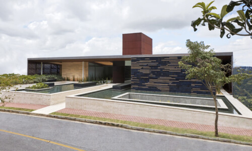 Residência - Riviera
Projeto: Carlos Alberto Maciel