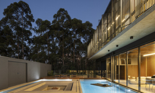 Residência - Península dos Pássaros
Projeto: Arquitetos Associados e BIRI Arquitetura