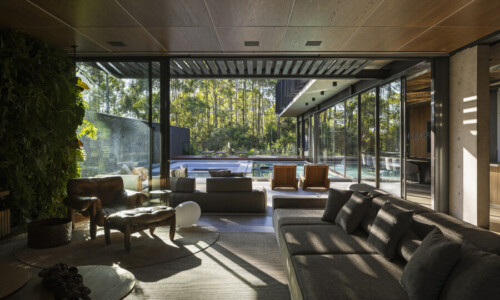 Residência - Península dos Pássaros
Projeto: Arquitetos Associados e BIRI Arquitetura